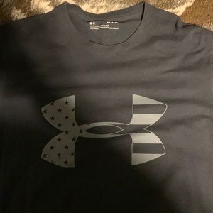 Black Under Armour t-shirt